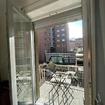 Appartement Experience Metro A Stone's *