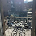 Experience Metro A Stone's Appartement *
